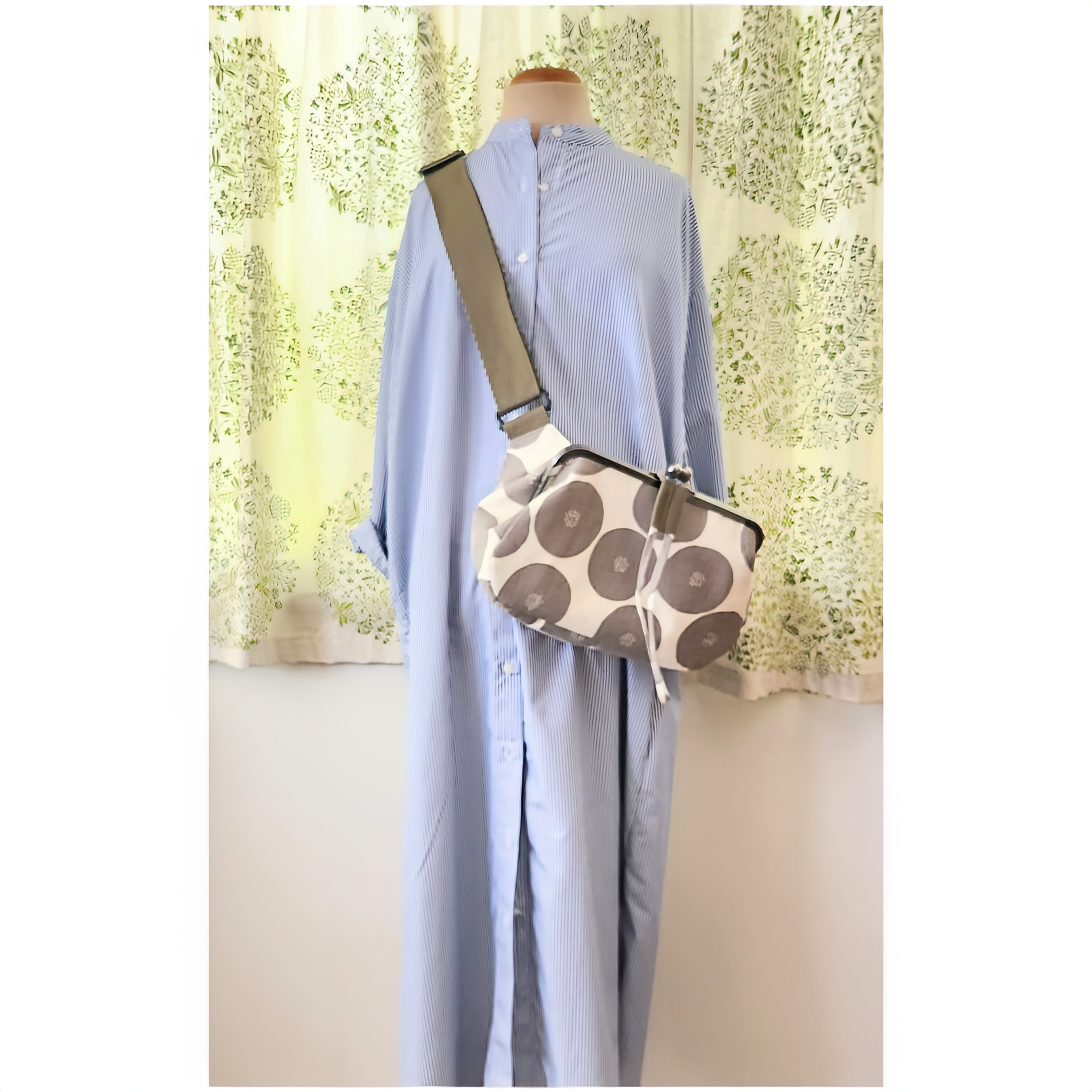 ＊受注制作＊爽快がま口ボディバッグ　ショルダーバッグ　大きめがま口　旅行　散歩　可愛い　あんぱん　抹茶あん