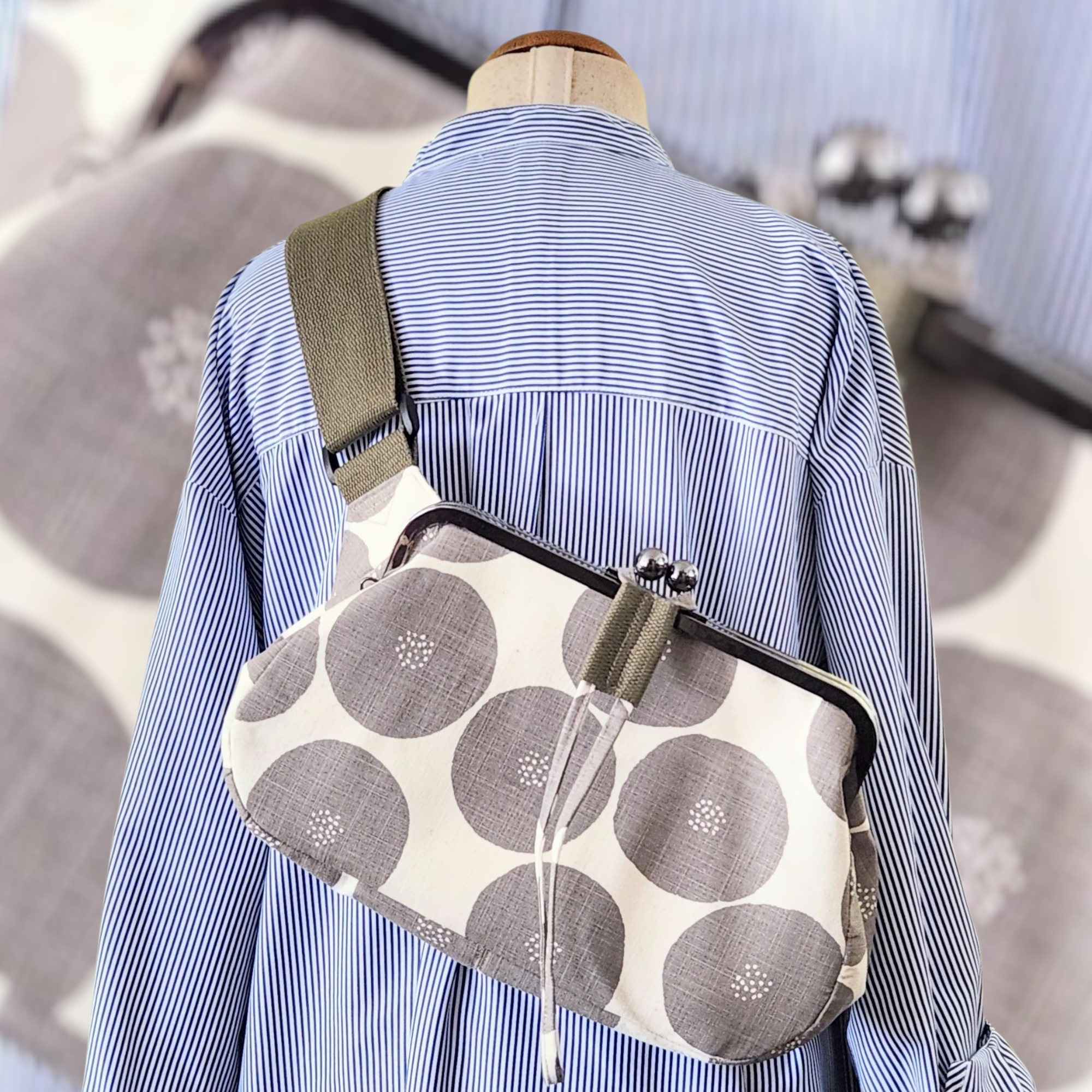 ＊受注制作＊爽快がま口ボディバッグ　ショルダーバッグ　大きめがま口　旅行　散歩　可愛い　あんぱん　抹茶あん