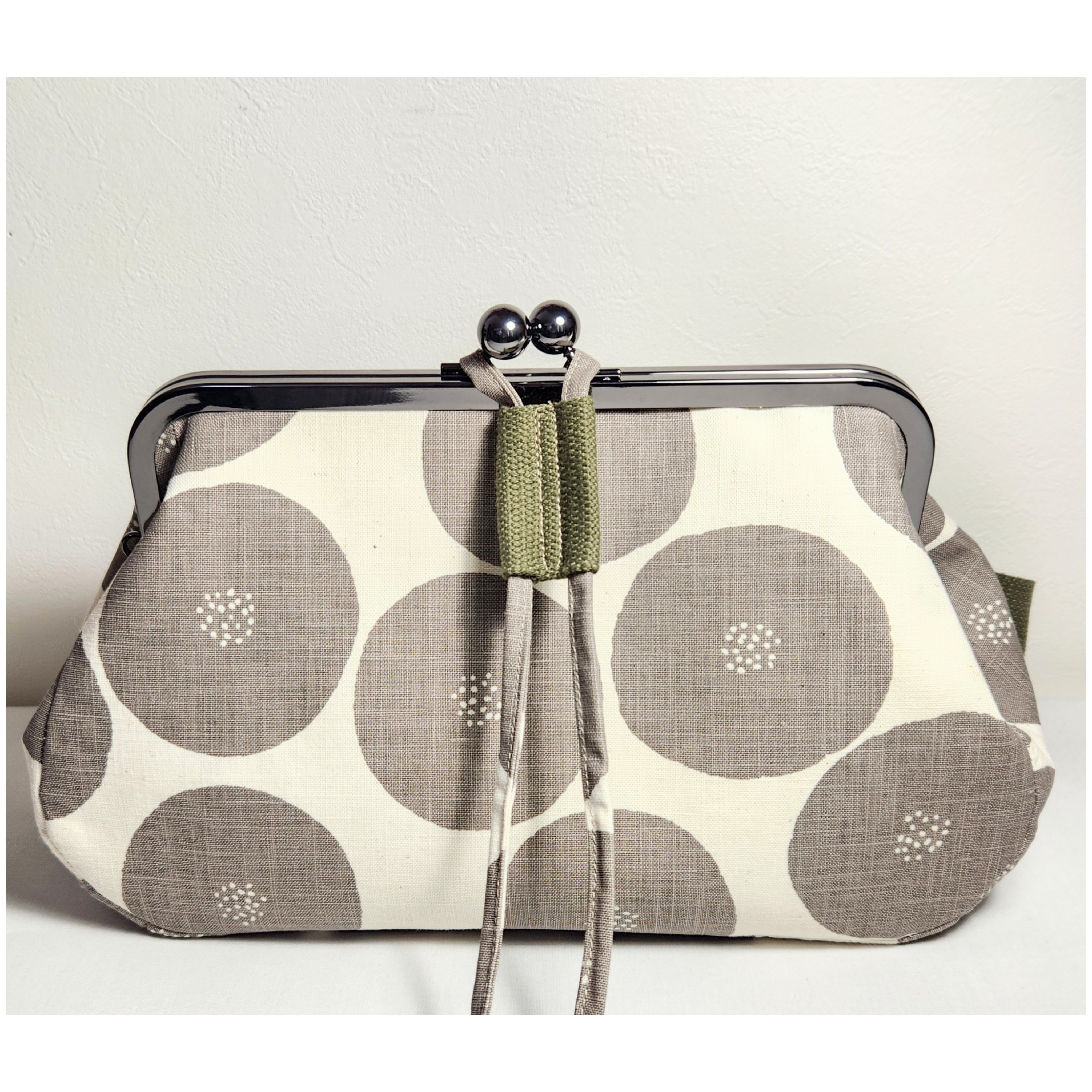 ＊受注制作＊爽快がま口ボディバッグ　ショルダーバッグ　大きめがま口　旅行　散歩　可愛い　あんぱん　抹茶あん