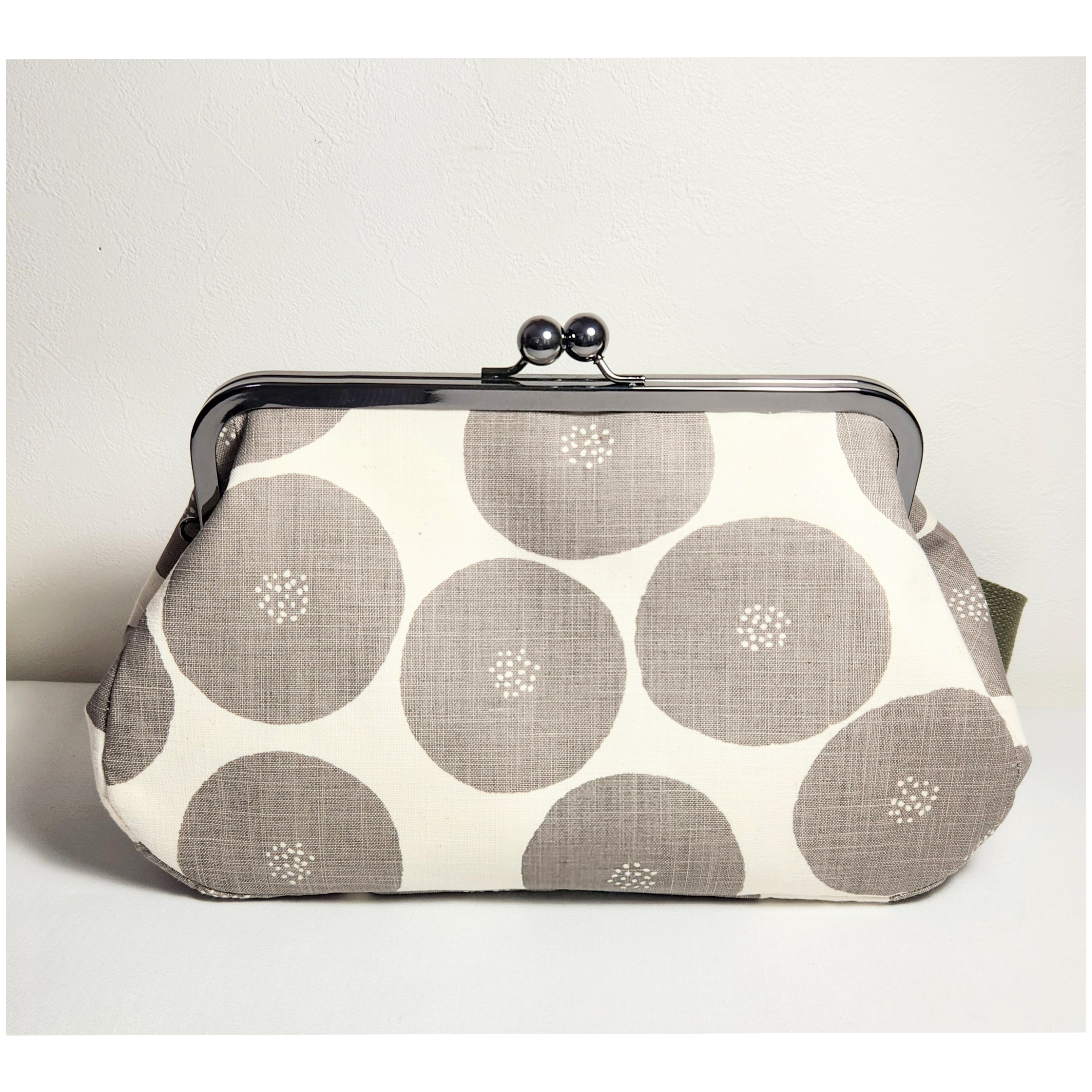 ＊受注制作＊爽快がま口ボディバッグ　ショルダーバッグ　大きめがま口　旅行　散歩　可愛い　あんぱん　抹茶あん