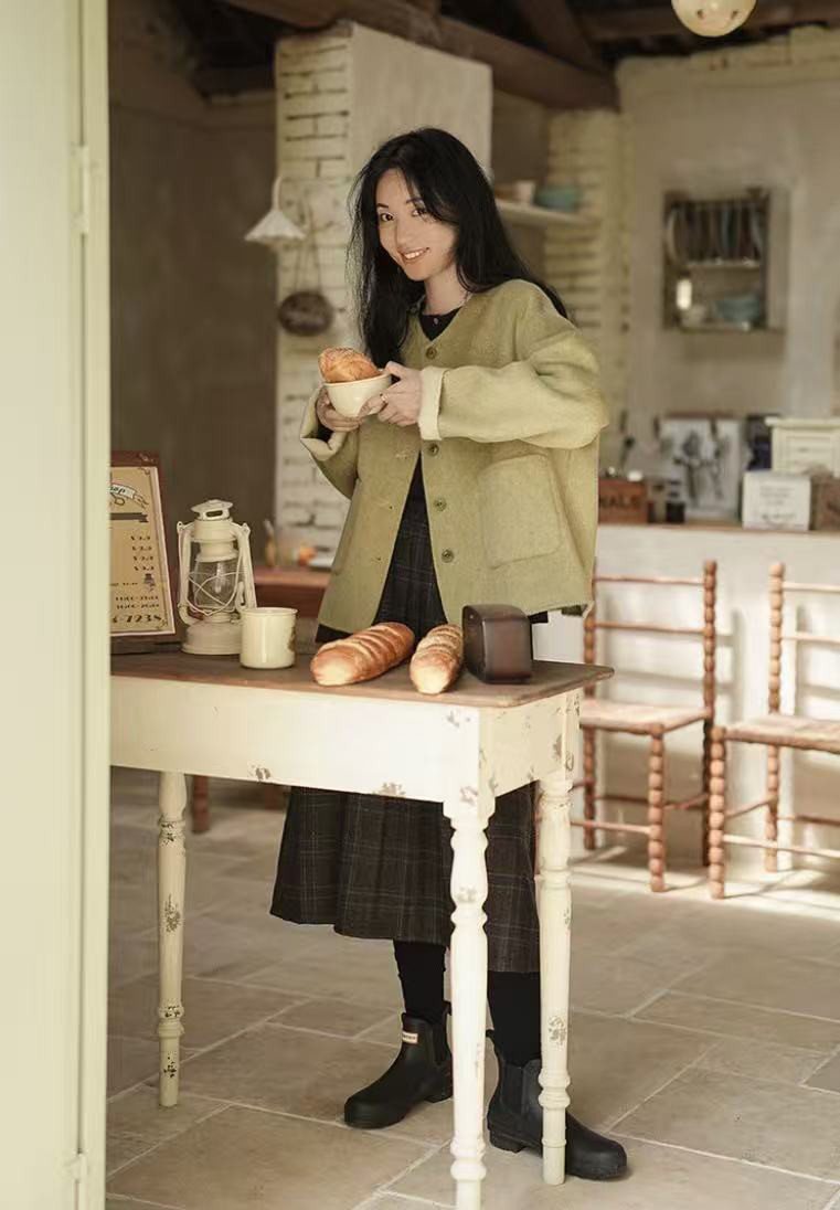 秋向きラウンドネックコート　ウール100%コート　レトロ感溢れ