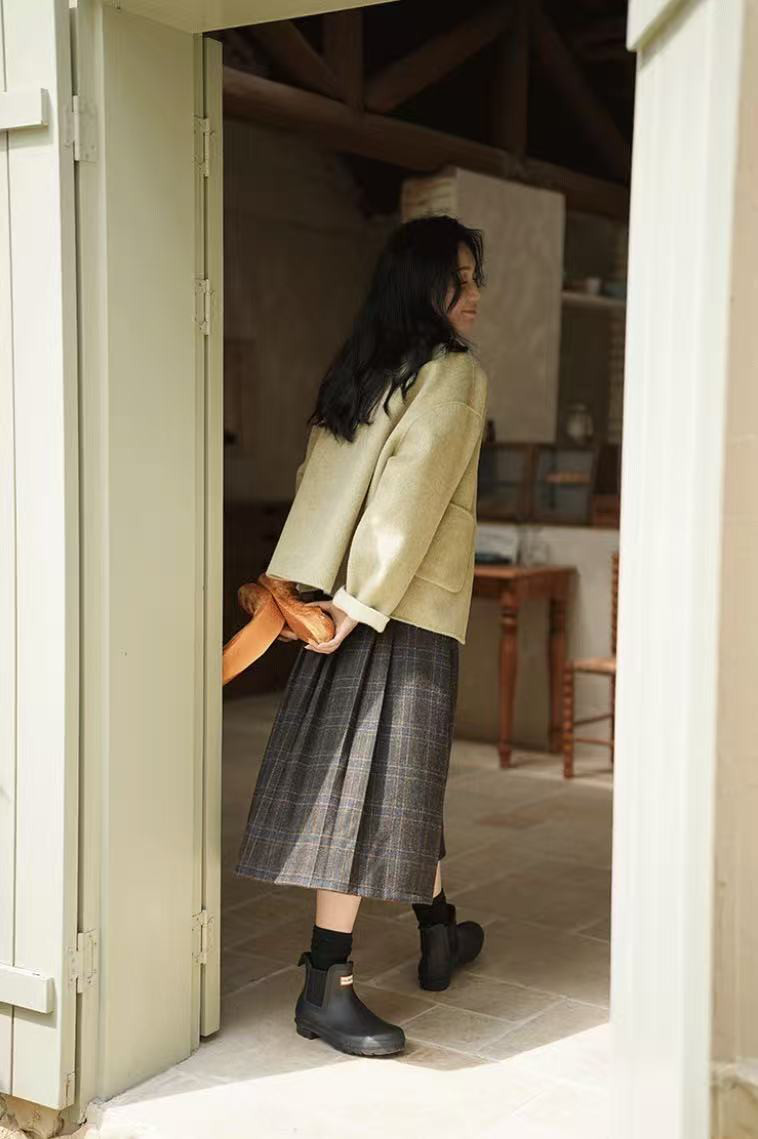 秋向きラウンドネックコート　ウール100%コート　レトロ感溢れ