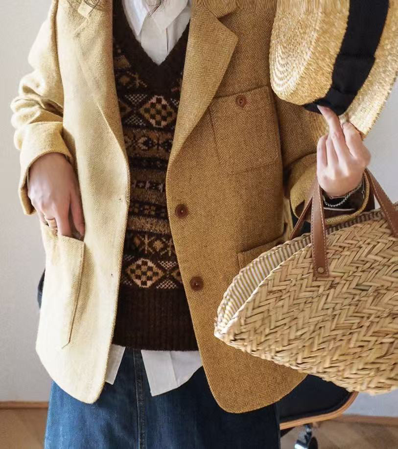 レトロ感溢れ　ストレートスーツ　秋向きテーラードカラージャケット　ウール60％