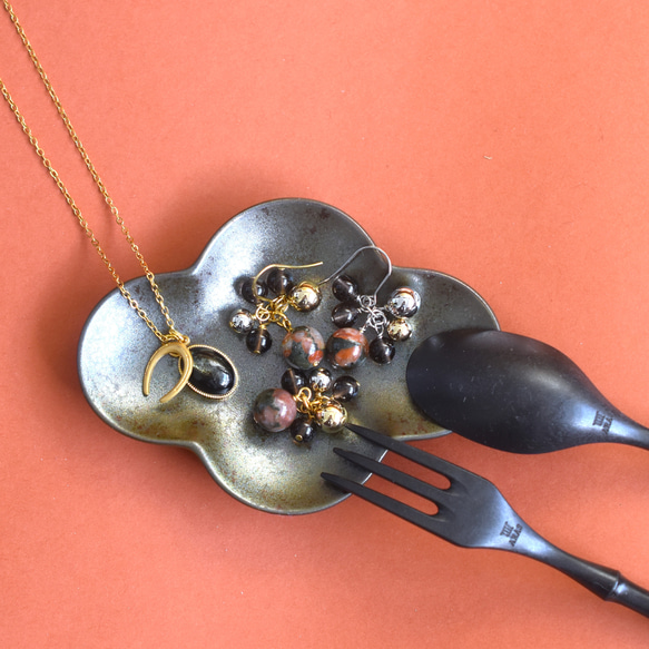 2026午年【数量限定・残4】希少石　グリーンマイカ　カボション　馬蹄チャーム　サージカルステンレスネックレス40cm 7枚目の画像