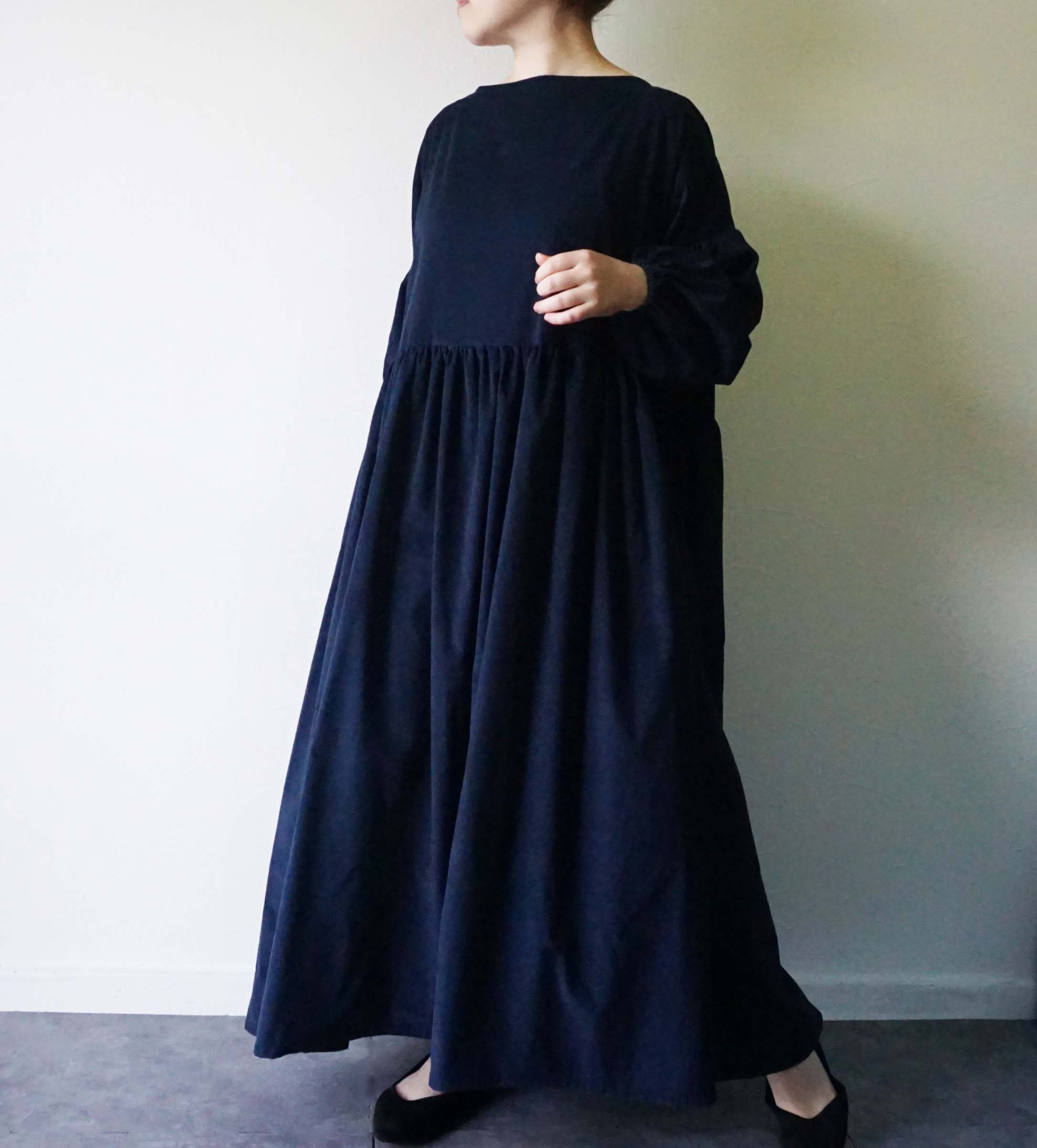 ディープネイビーコーデュロイギャザーワンピース