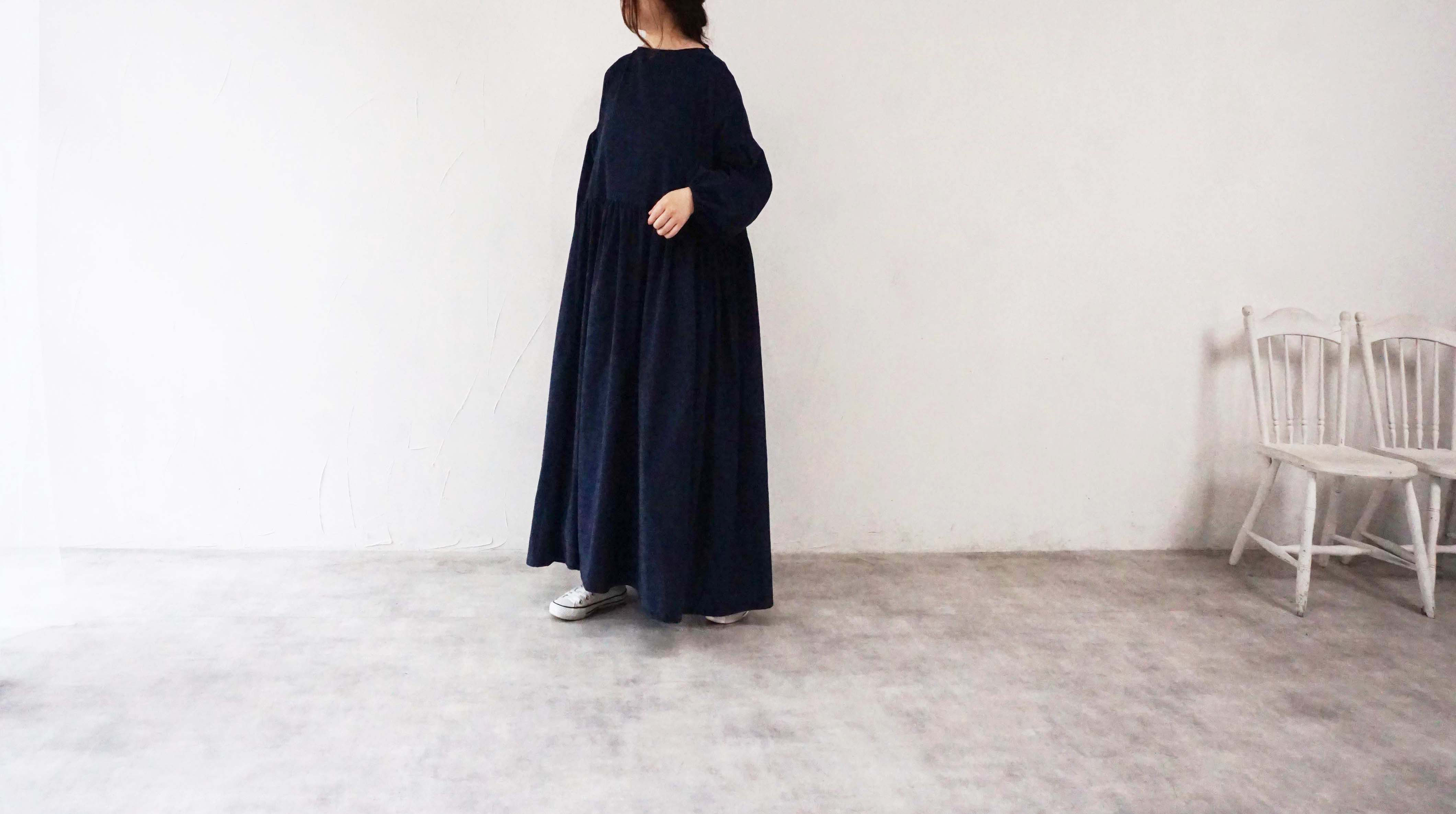 ディープネイビーコーデュロイギャザーワンピース
