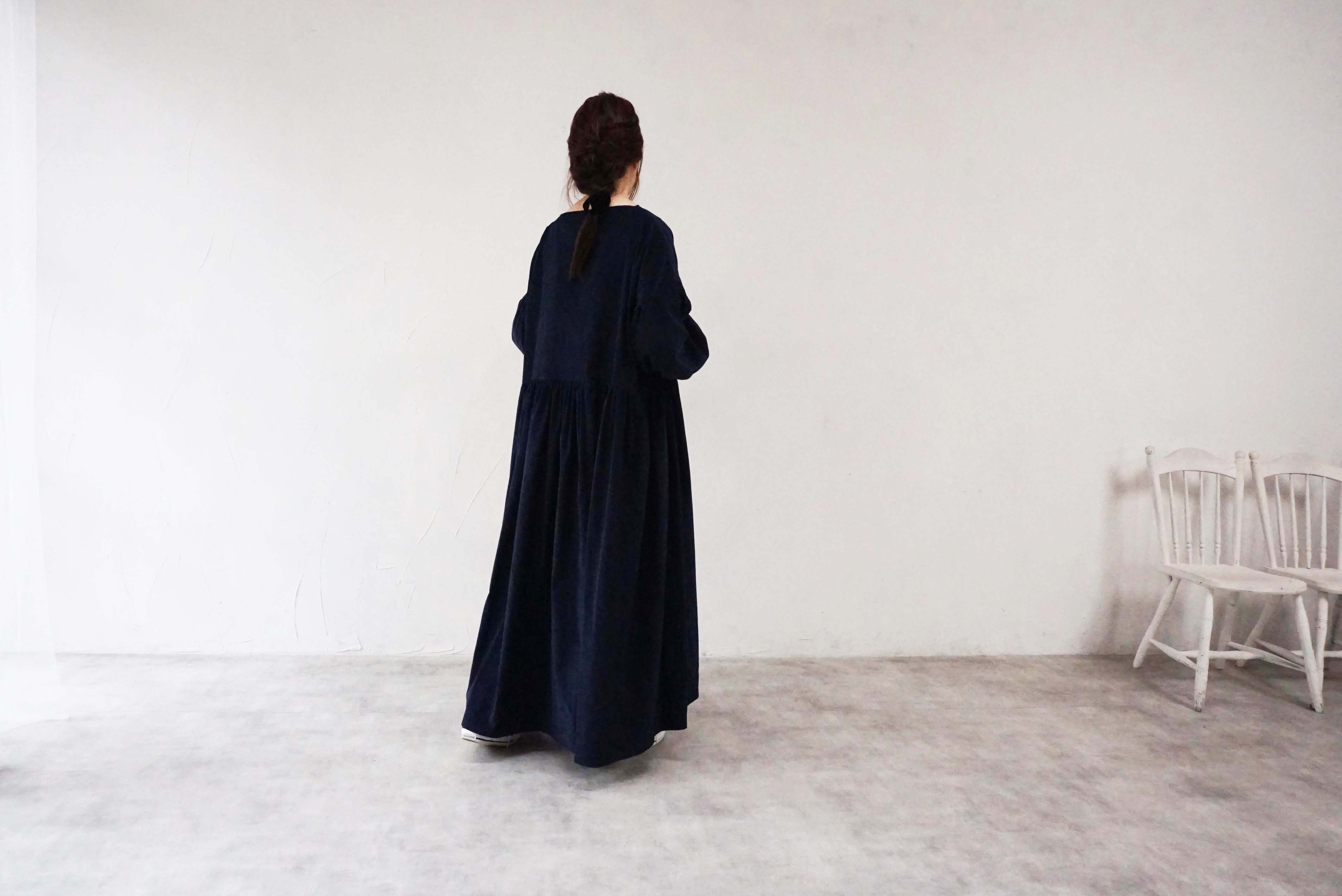 ディープネイビーコーデュロイギャザーワンピース