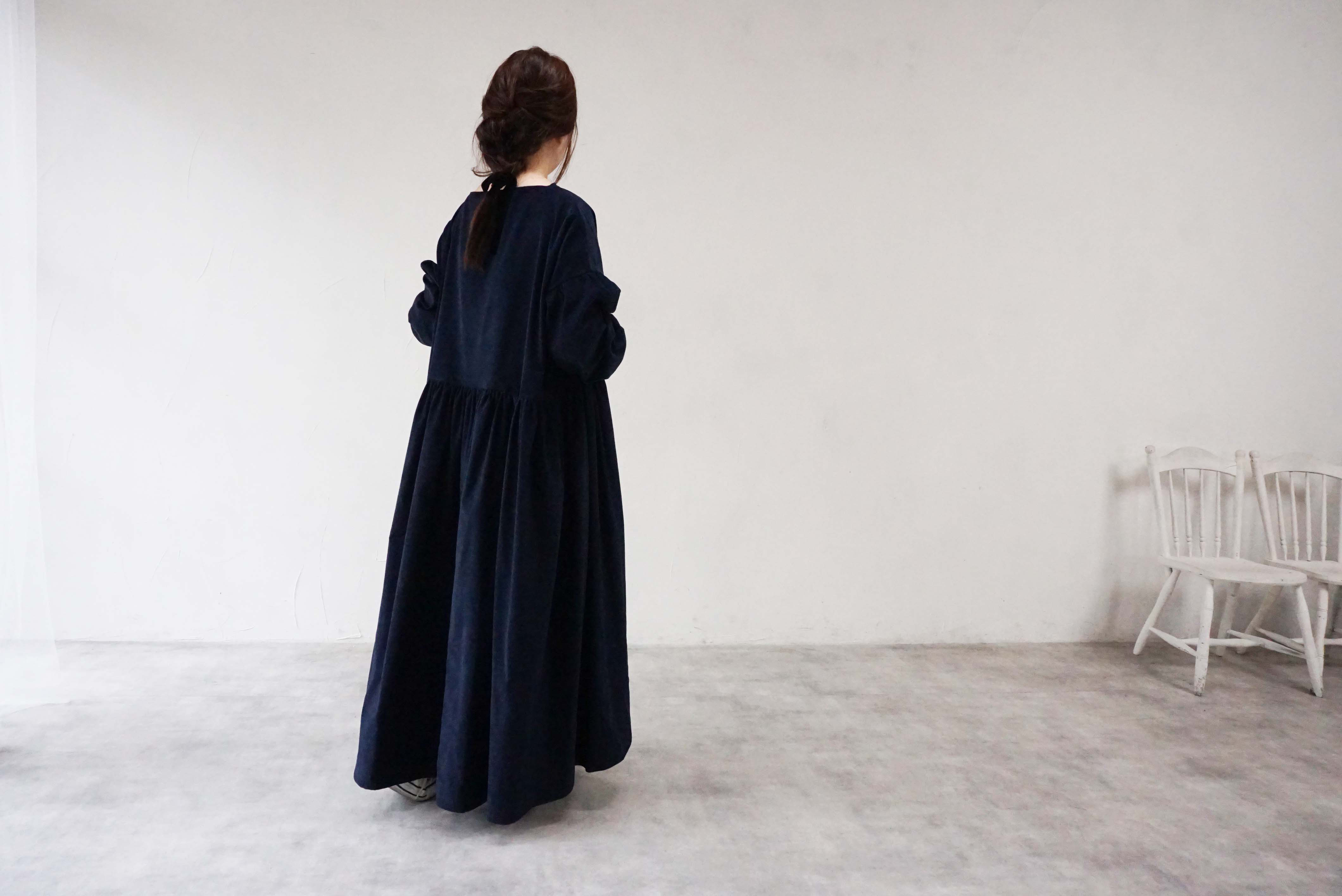 ディープネイビーコーデュロイギャザーワンピース