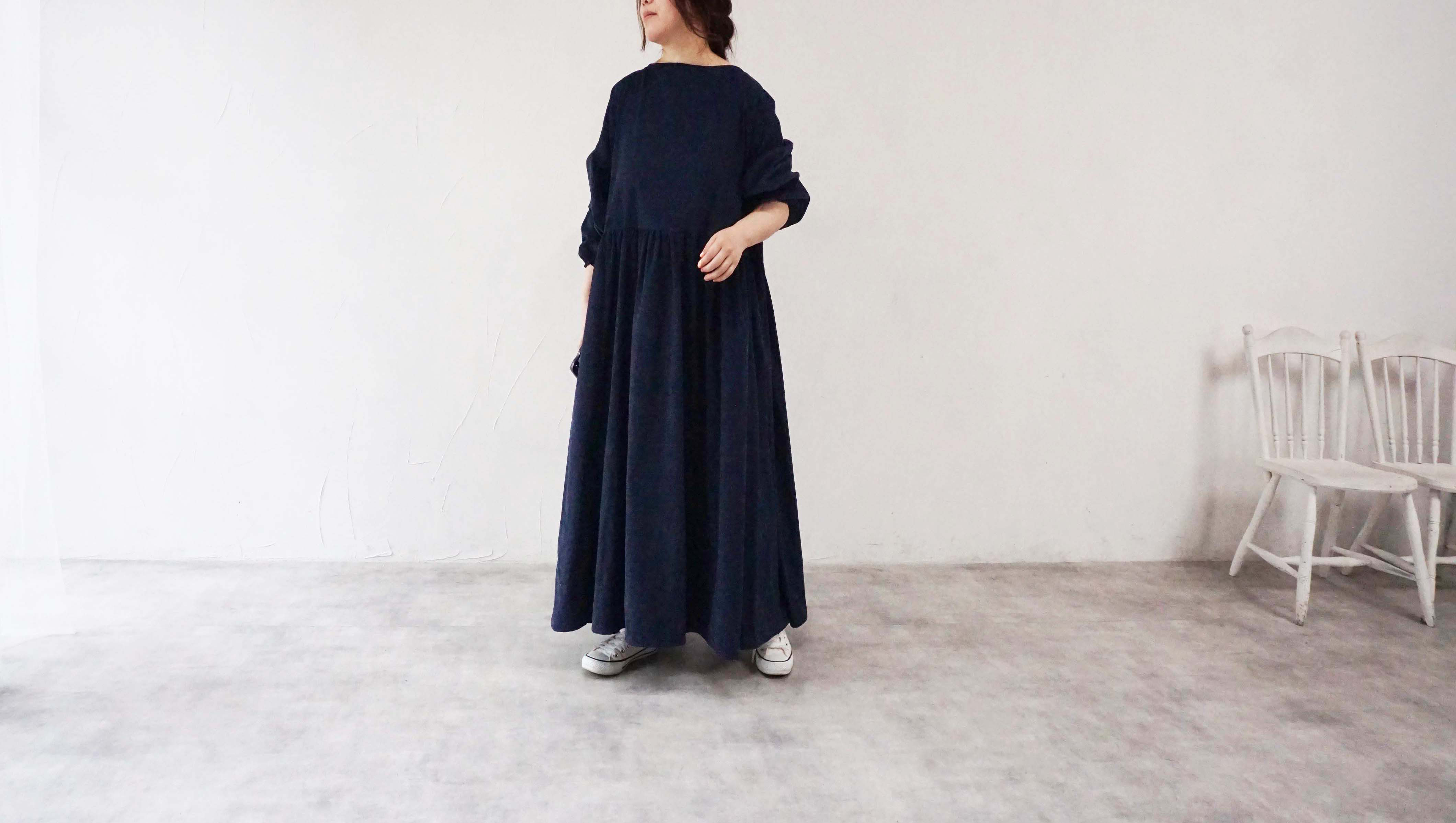 ディープネイビーコーデュロイギャザーワンピース