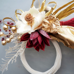 アートフラワーウォール《ゴールド煌めく赤と白の静寂》ドライフラワー | しめ縄 6枚目の画像