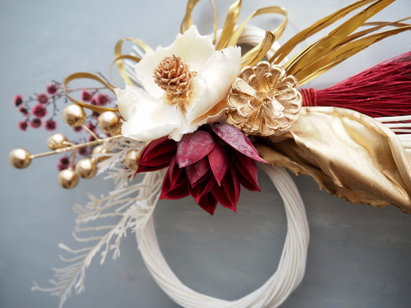 アートフラワーウォール《ゴールド煌めく赤と白の静寂》ドライフラワー | しめ縄 6枚目の画像