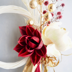 アートフラワーウォール《ゴールド煌めく赤と白の静寂》ドライフラワー | しめ縄 10枚目の画像