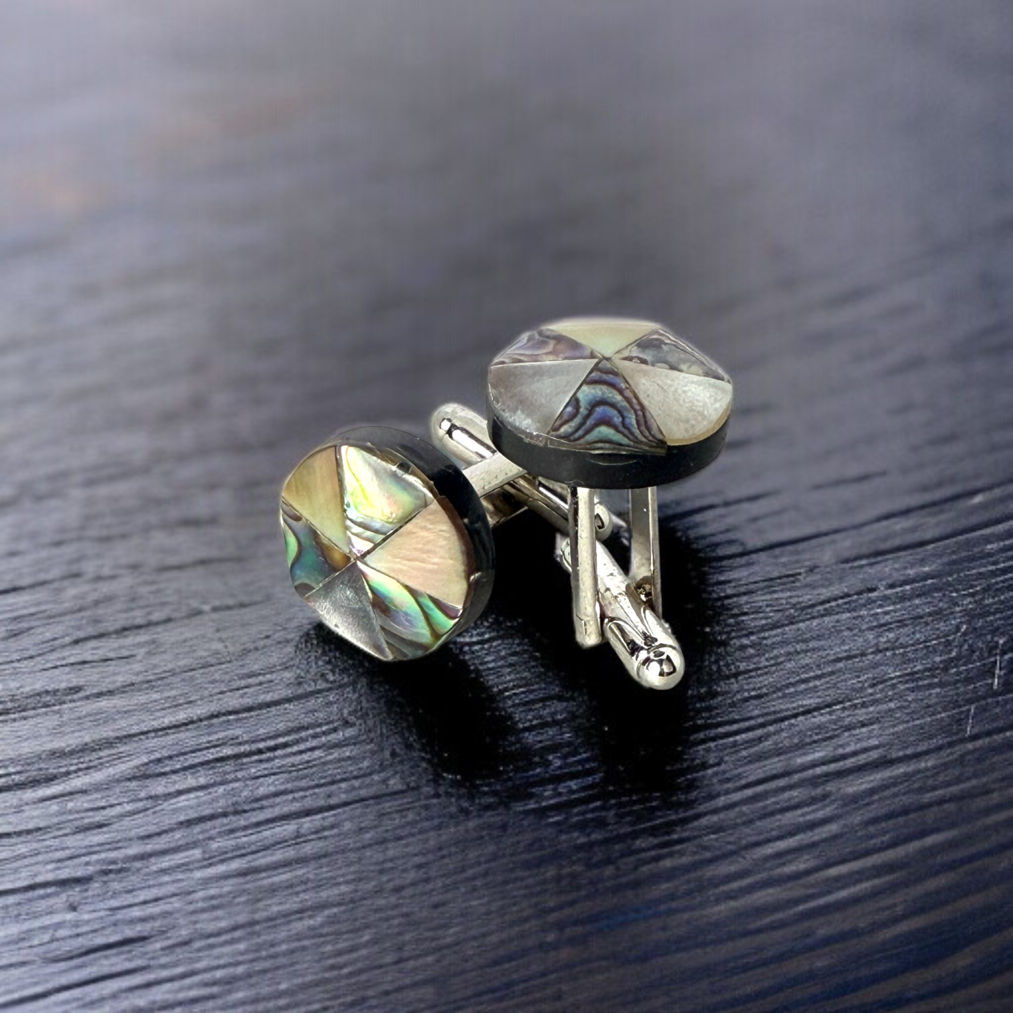 Aurora Cross Shell ― 交差する光と貝のカフスボタン Premium 231