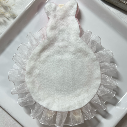 うさぎ ピンク ロゼット パンチニードル ハンドメイド タフティング