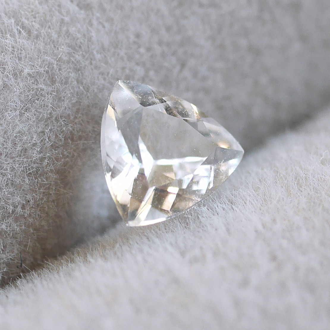 【鑑別済・ソ付き】ルース☆フェナカイト（ロシア・マリシェボ産）2421