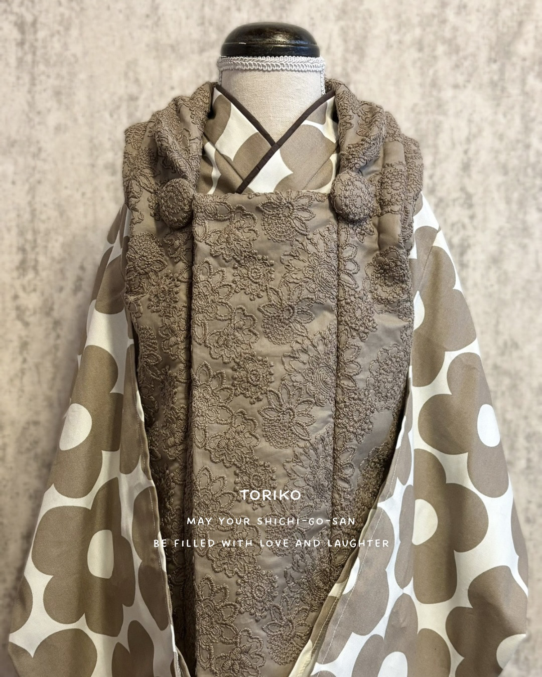 ［ 1点限り即納 ］3歳 七五三 被布 着物 セット 753 正月 ベビー袴 お食い初め 百日祝い 和柄 花柄 千歳飴 26,980円