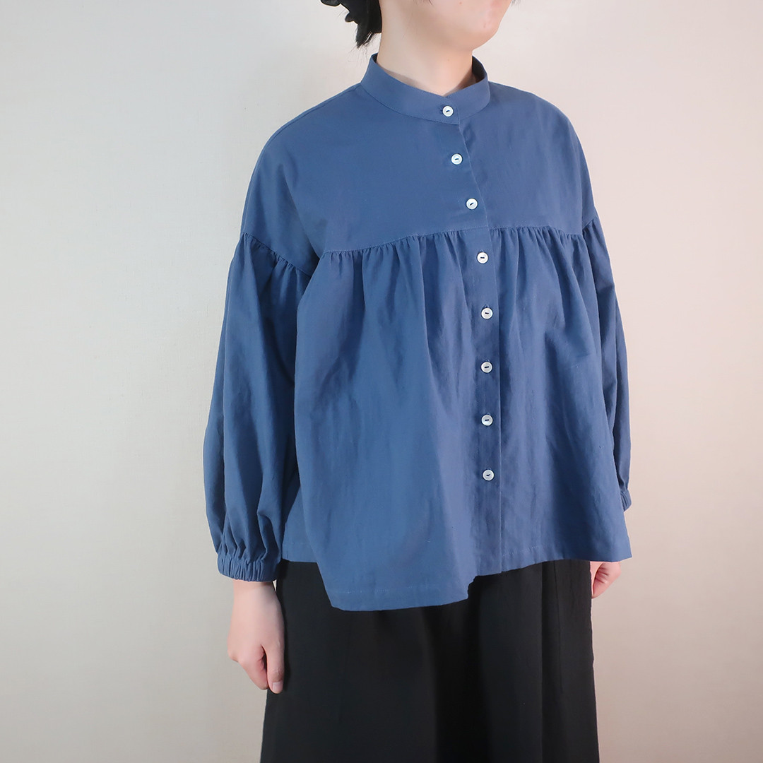 春まで使える 羽織ってもヨシ 長袖スタンドギャザーブラウス（綿麻／全７色）