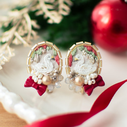 【再販/枝在庫ラスト】＊10 雪の妖精 シマエナガ 赤リーフ ピアス イヤリング 再販/枝在庫ラスト】＊10 雪の妖精 シマエナガ 赤リーフ ピアス