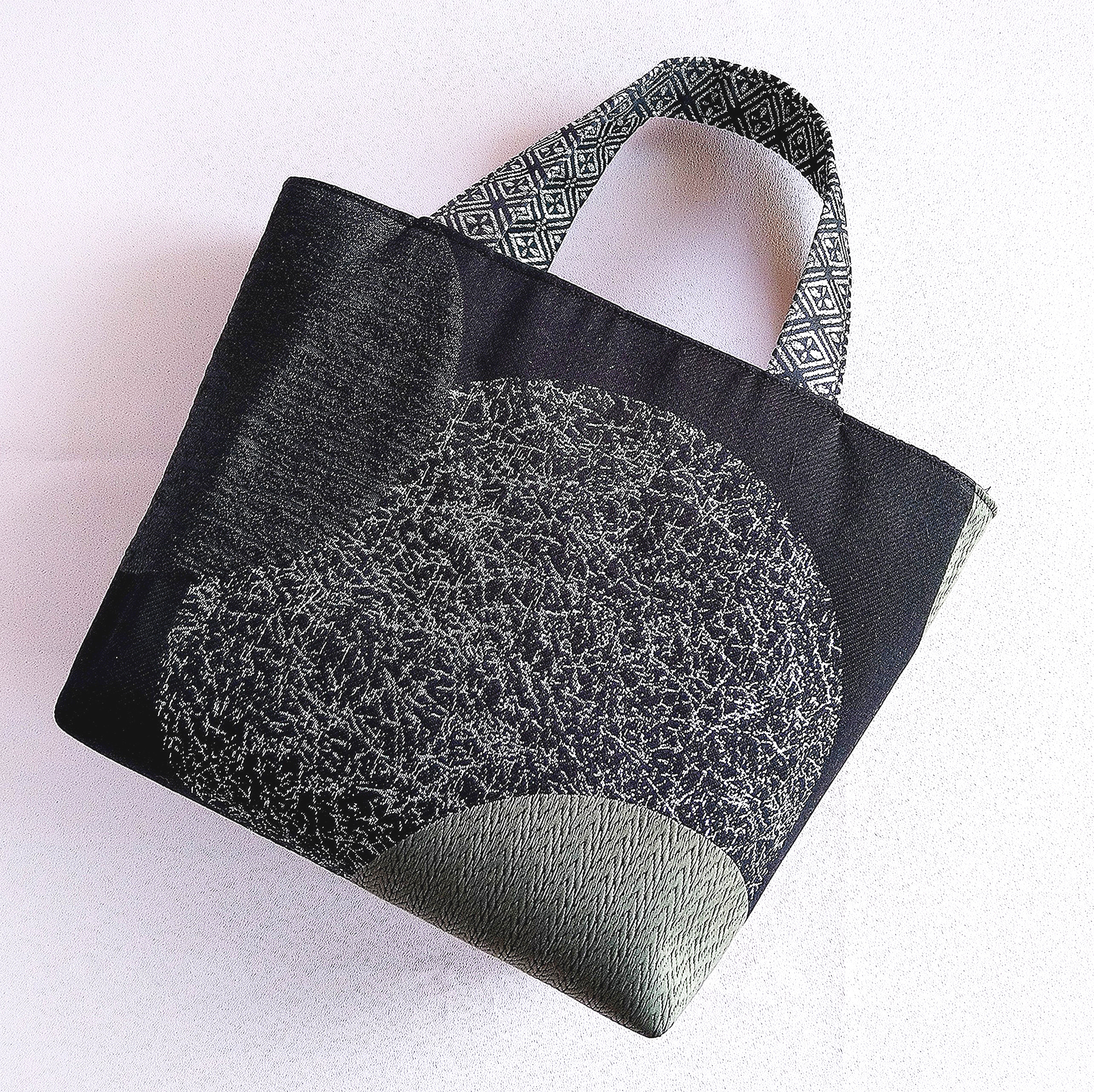 【帯リメイク】　和モダンバッグ　仕切りが付いたバッグ　プレゼント　普段使い　旅行　お出かけ　卒業式　入学式