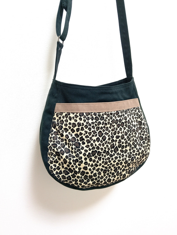 【黒ヒョウ柄】11号帆布 Sサイズのショルダー　　 両側外ポケット肩ひも調節サコッシュ 3枚目の画像