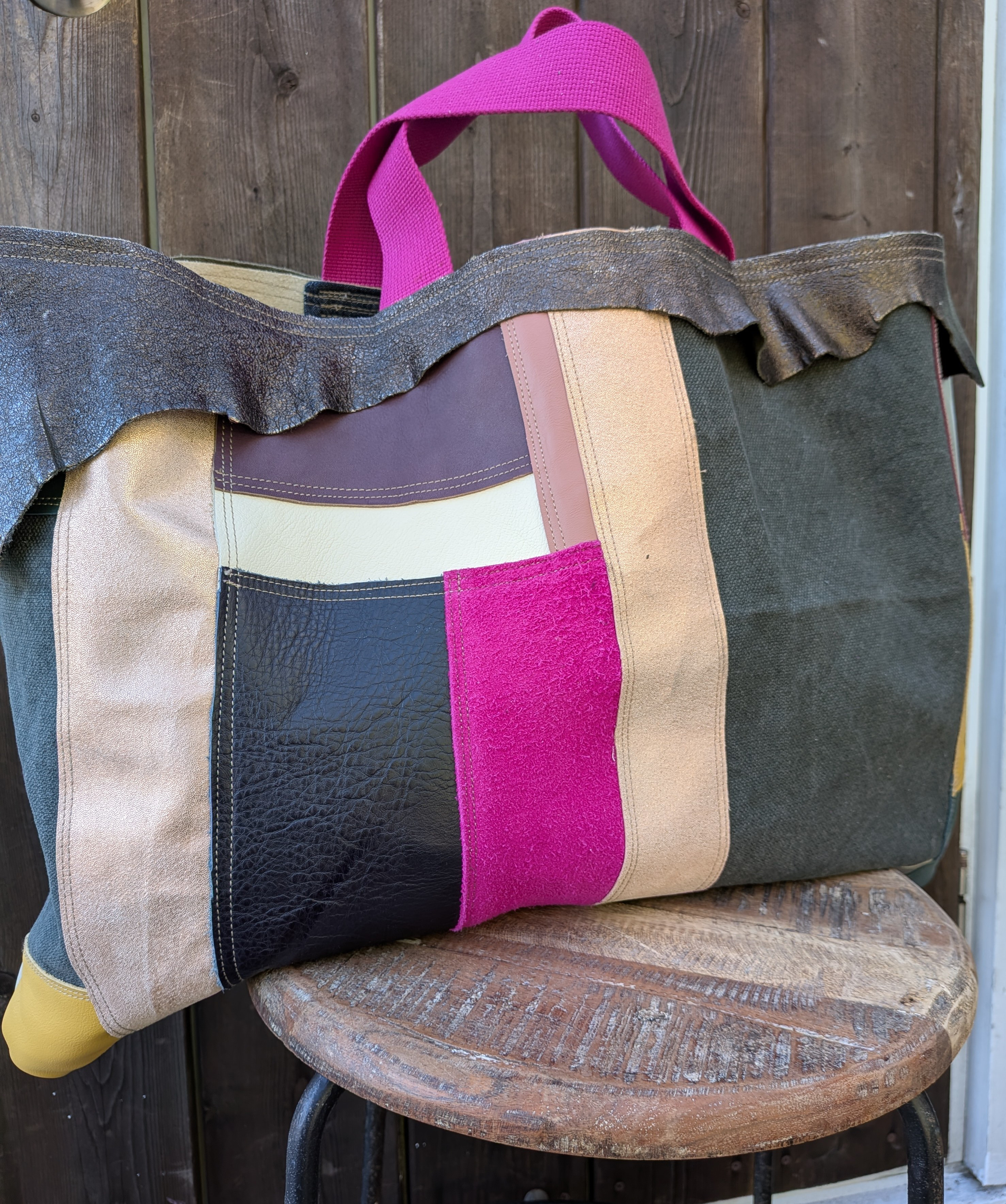 レザーパッチのフラット大きめトート