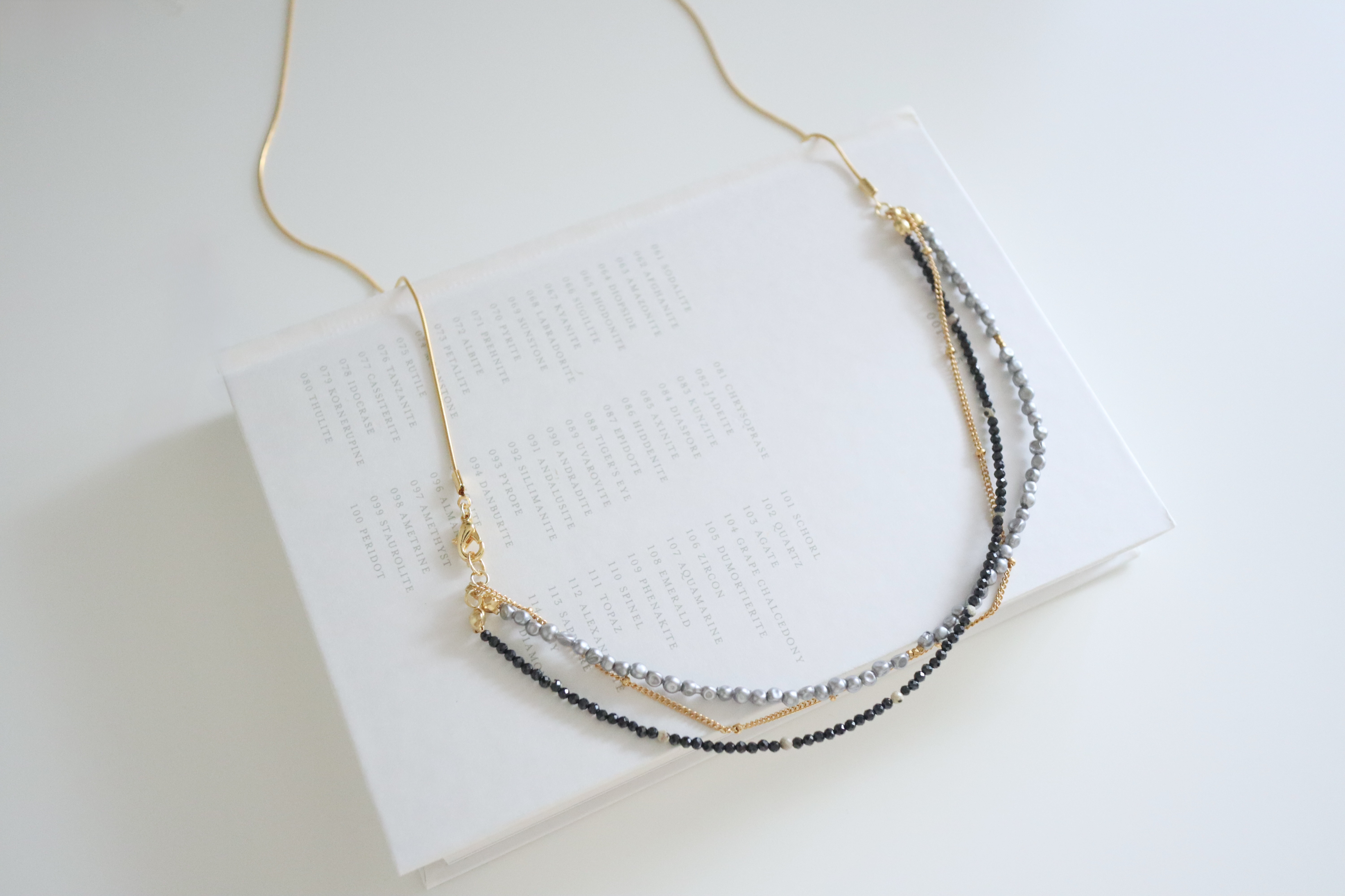 Arrow Necklace [ 天然石ブラックスピネル・antique beads ]