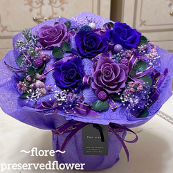 ✨特大✨たくさんのバラミックスプリザアレンジ✨ラッピングのまま飾れますよ✨ ✨特大✨高級感のある淡い紫＆水色ミックスバラプリザ✨ラッピングの