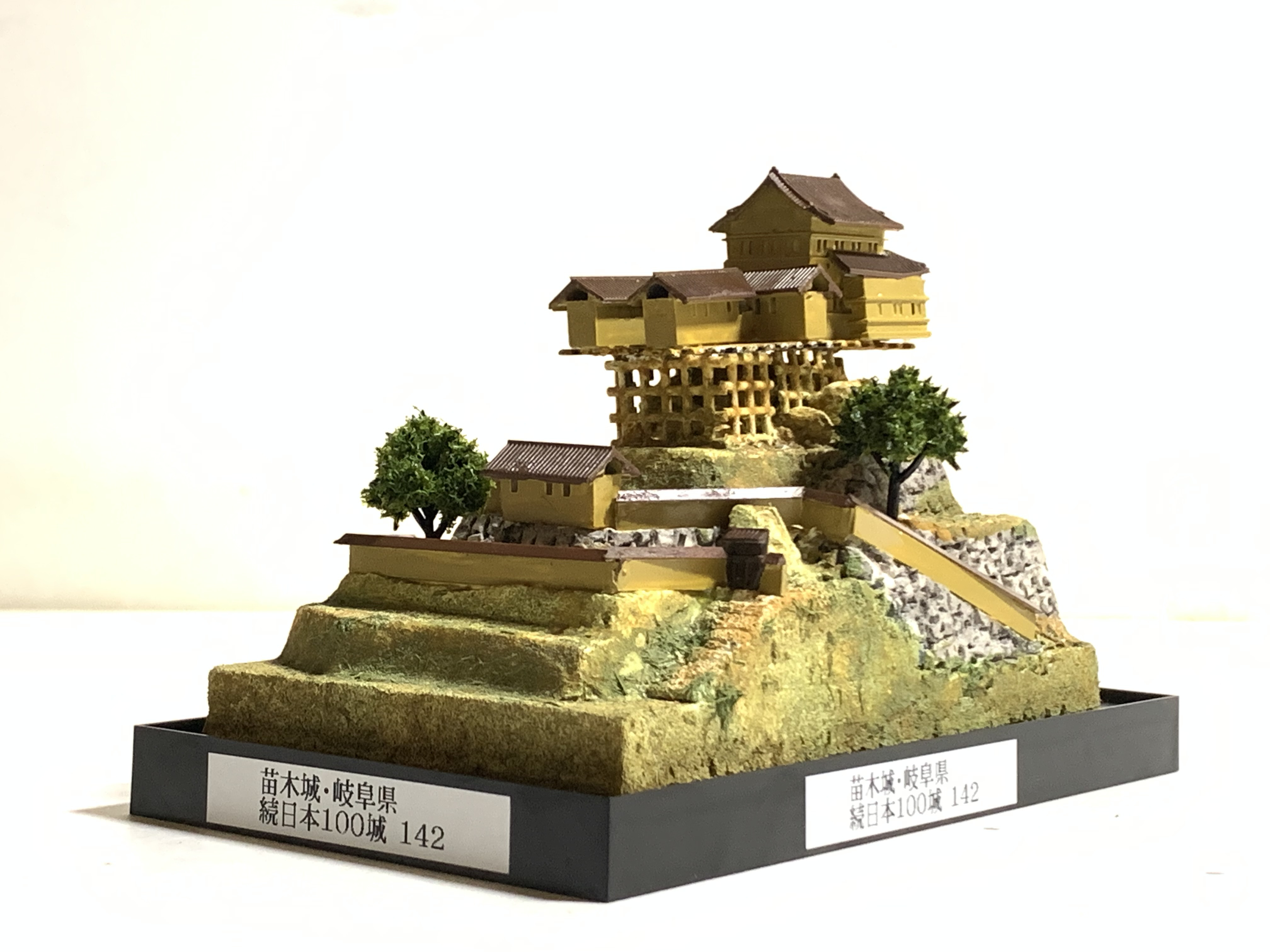 【完成品】苗木城・岐阜県　お城　ミニジオラマ　手のひらサイズ 　城コレ　ケース付き　プラモデル