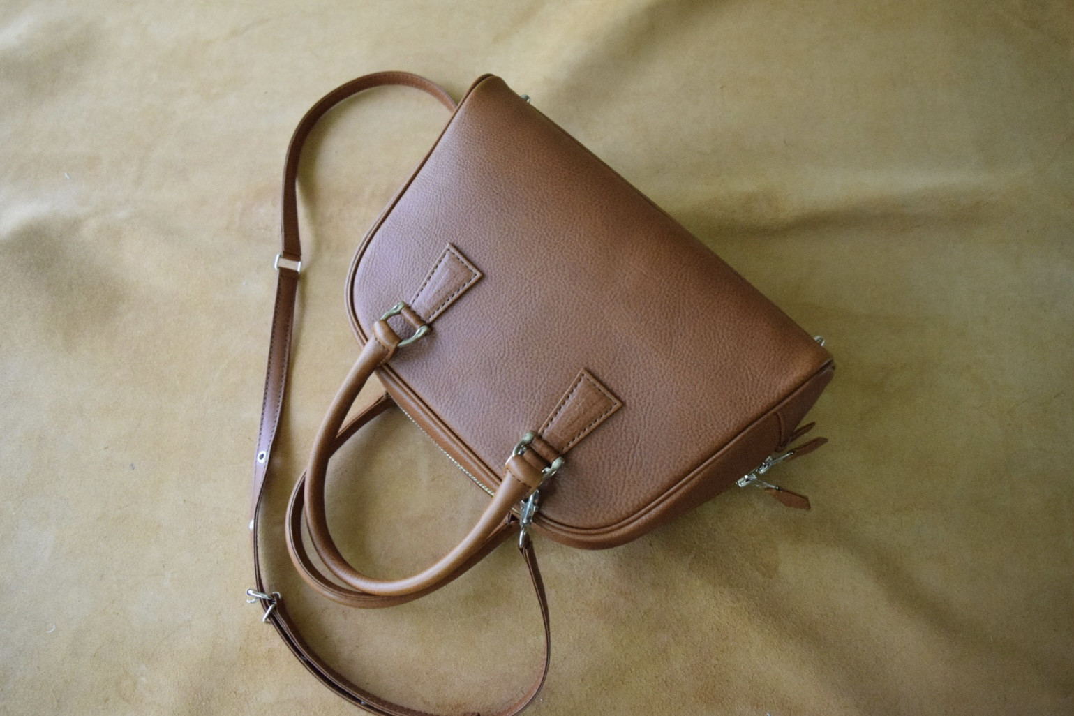 イタリアンレザー使用　ボストンバック コニャック