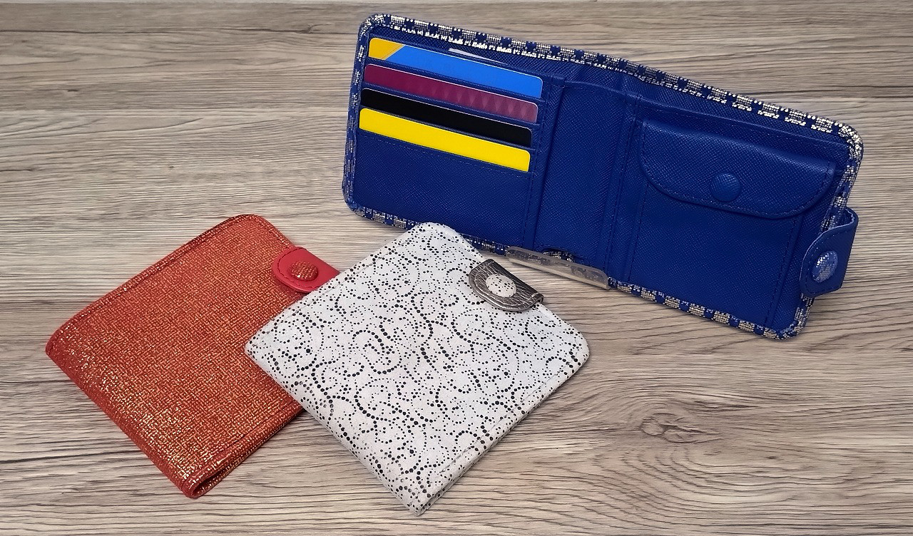 二つ折りウォレット柄物光沢（柄物３色）