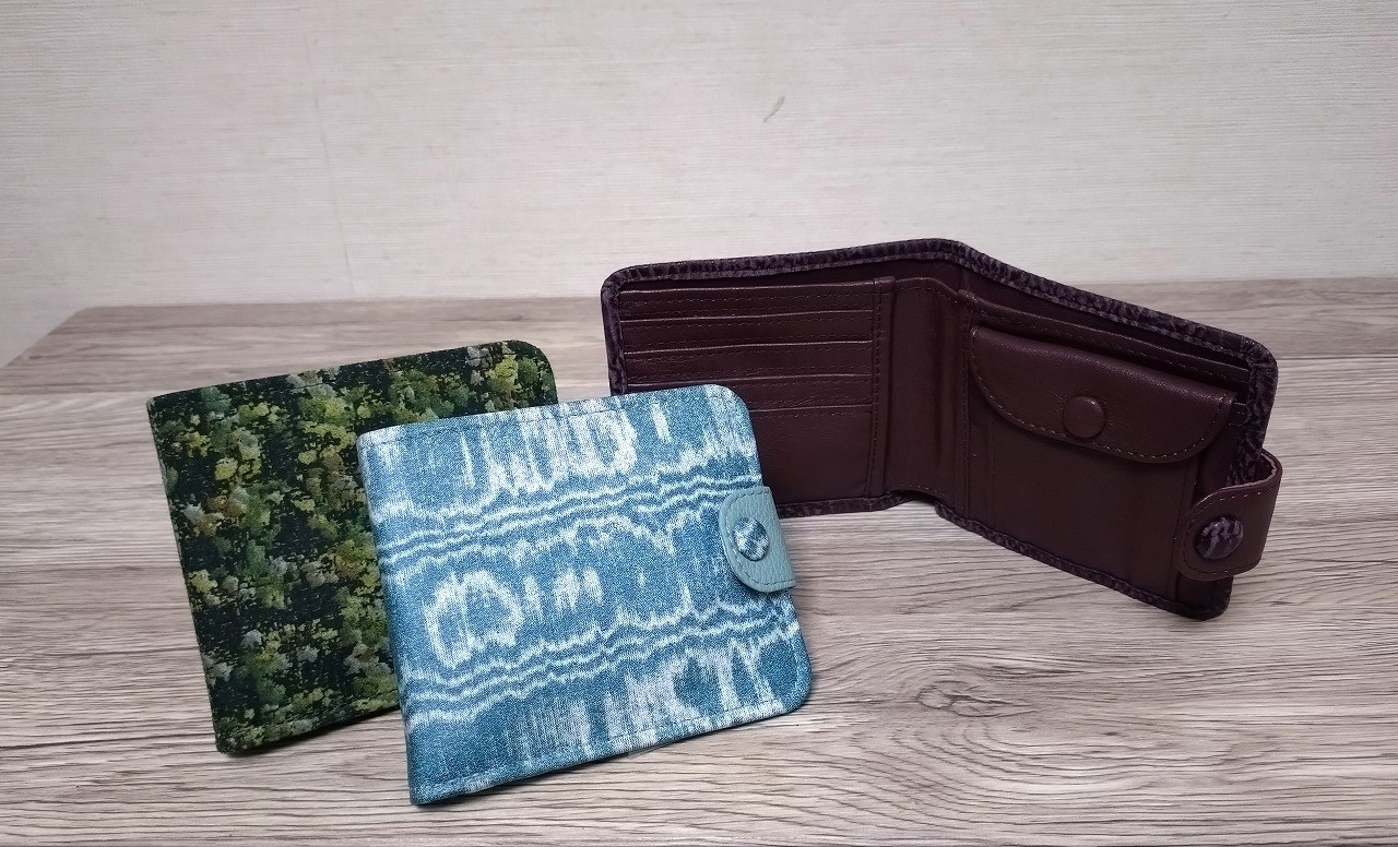 二つ折りウォレット柄物（３色）