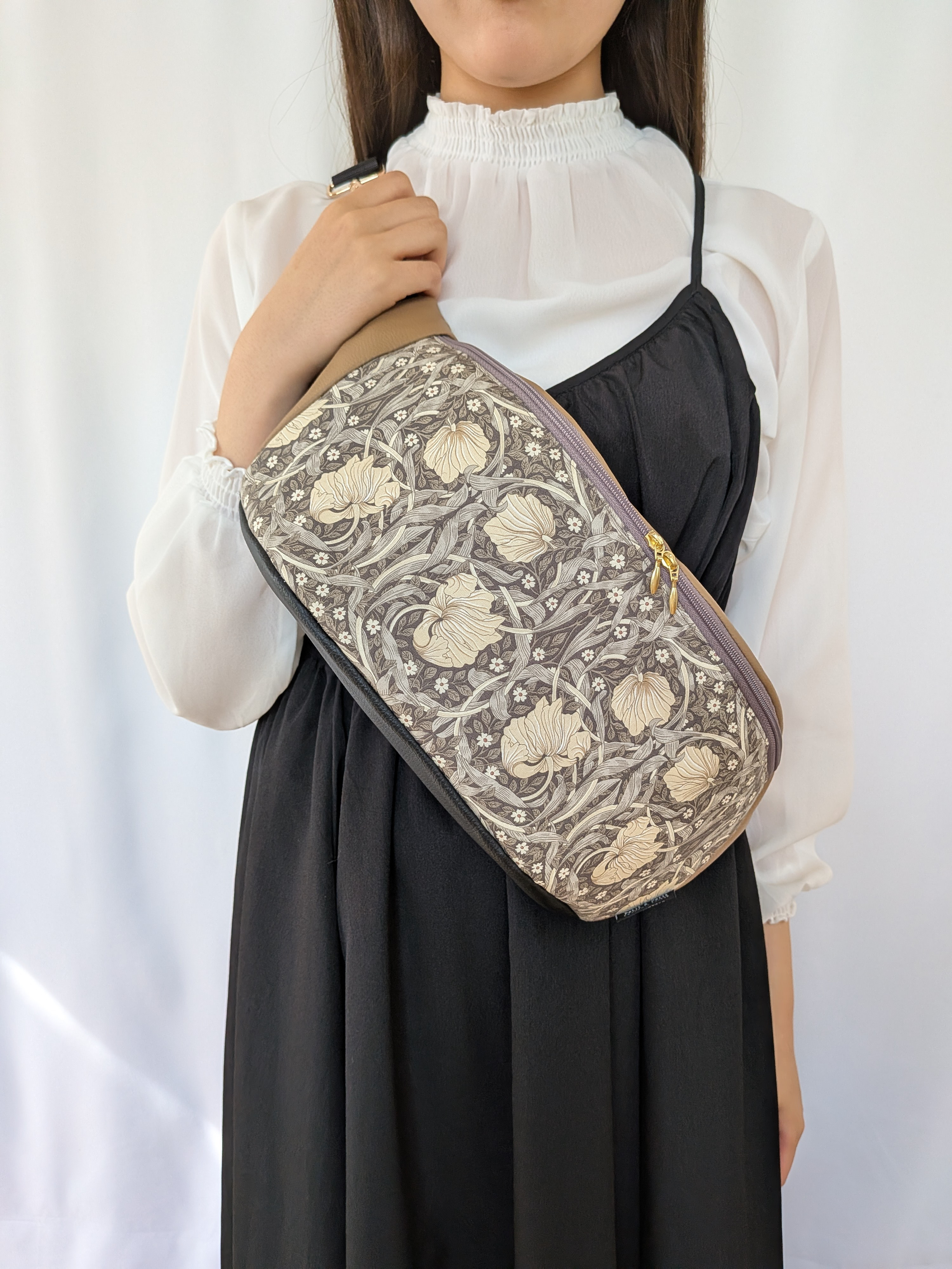 優雅な大人のボディバッグ / ピンパネル(アンティーク)×キャメル