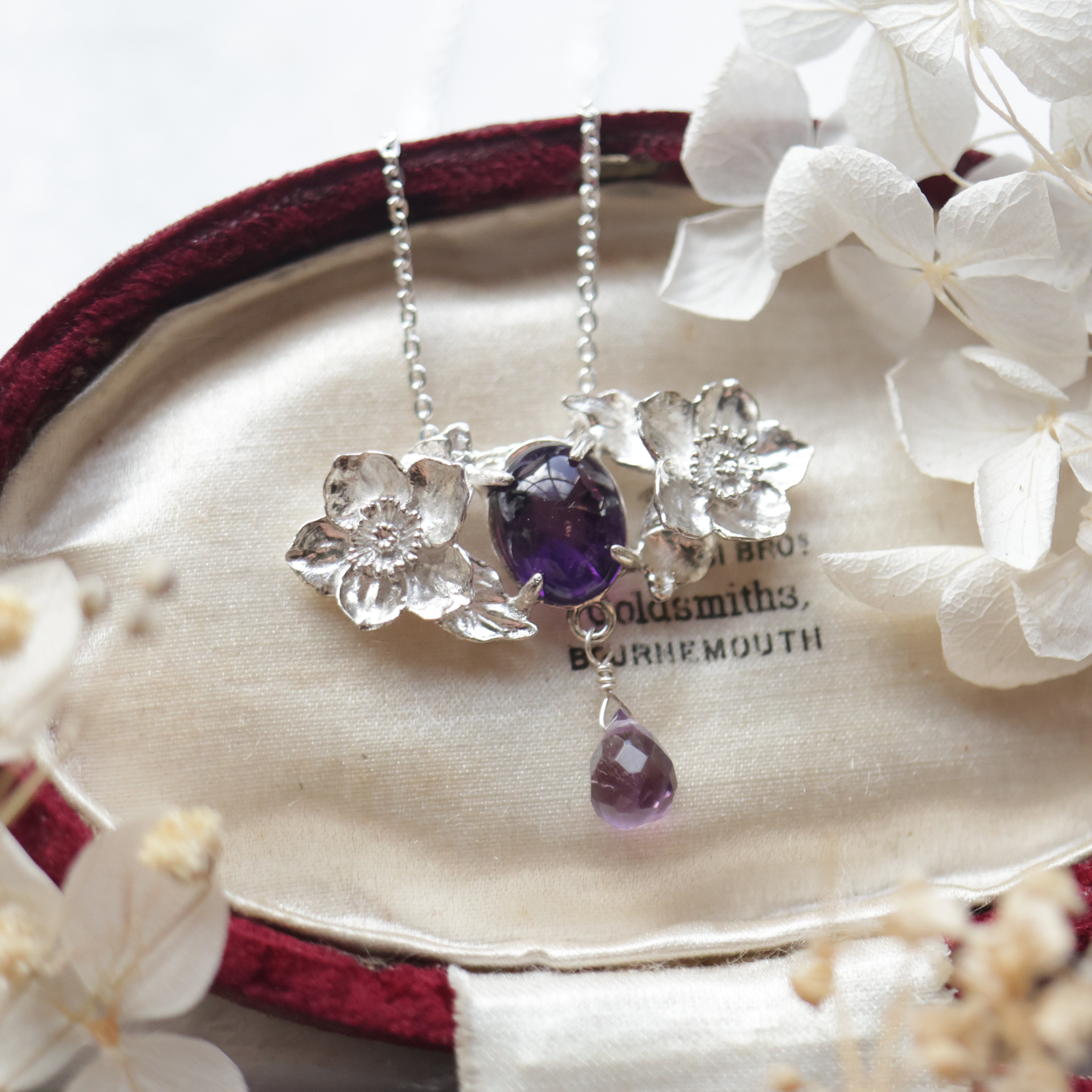 ヴィクトリアン調クリスマスローズネックレス〜Amethyst〜【期間限定】【1点もの】