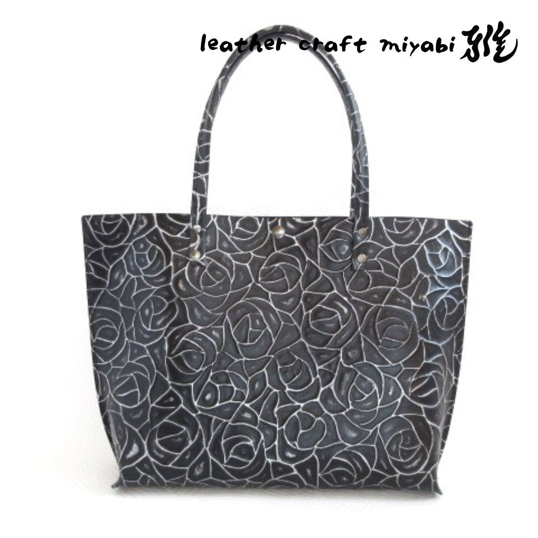 A４対応フラットタイプ♪《牛革》一枚革のミディアムトート・ローズ調型押し・0272