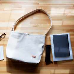 ⚮̈ミナペルホネン sulka white ネリオバッグ スルカ あおり巾着バッグ