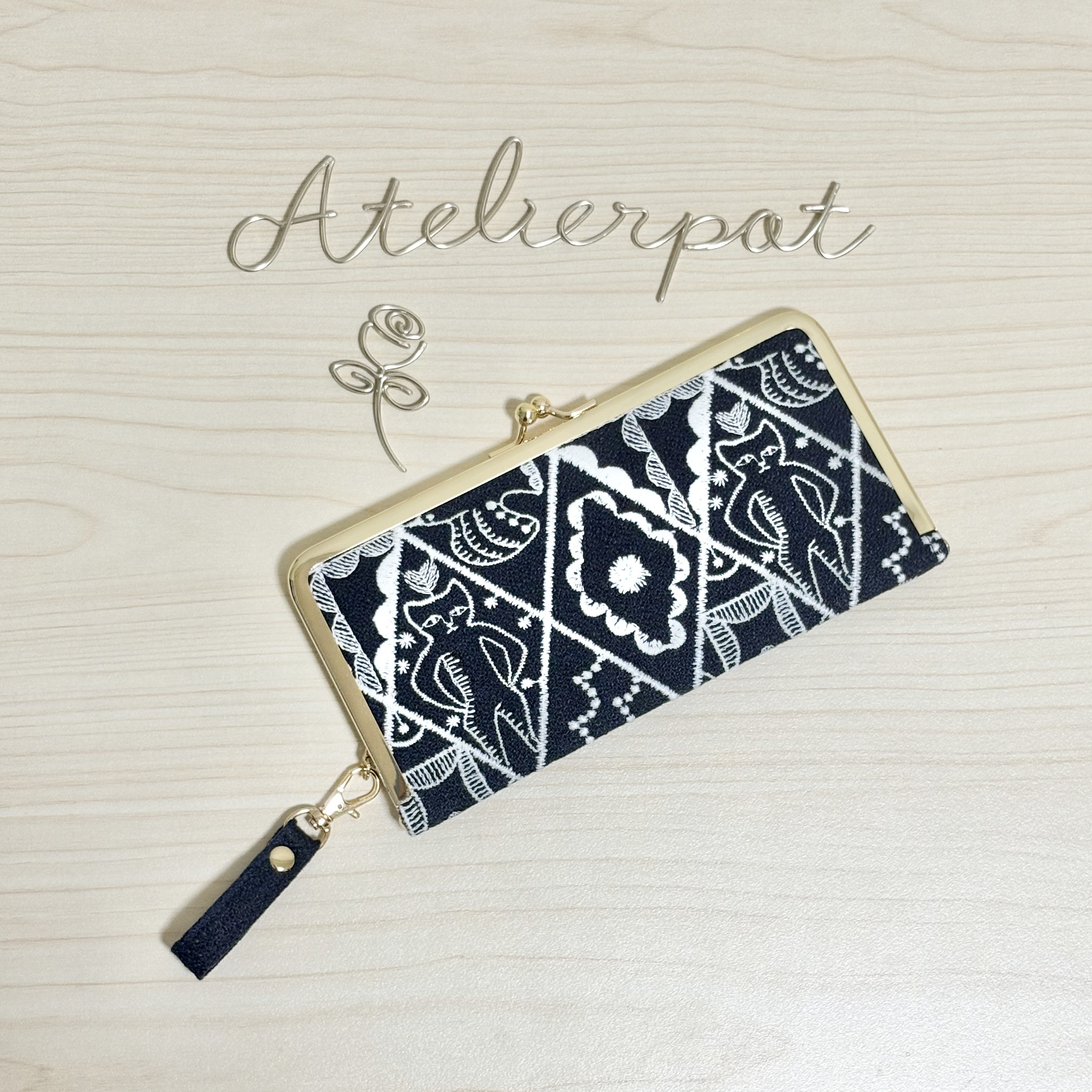 ★ミナペルホネン★symphony navyのがま口財布★持手付