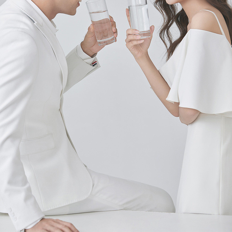 高級感 白黒 Vネック サテン ウェディングドレス シンプル韓国風 花嫁 結婚式 パーティー 二次会 前撮り HL529