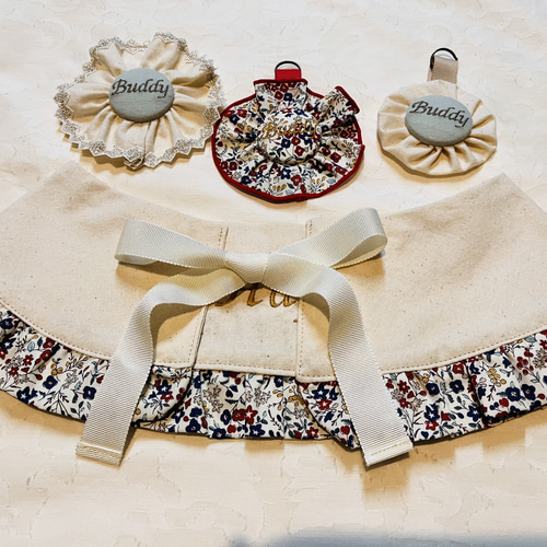 大型犬用 フリフリ フリルスタイ ペット服・アクセサリー ⭐︎buddy