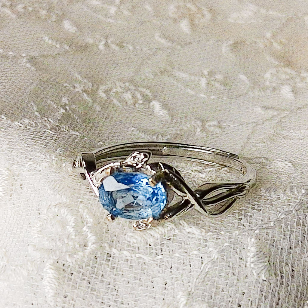 SV25R0015-01 スイスブルートパーズAAA×ツイストリーフ×CZ S925 シルバーリング（フリーサイズ）