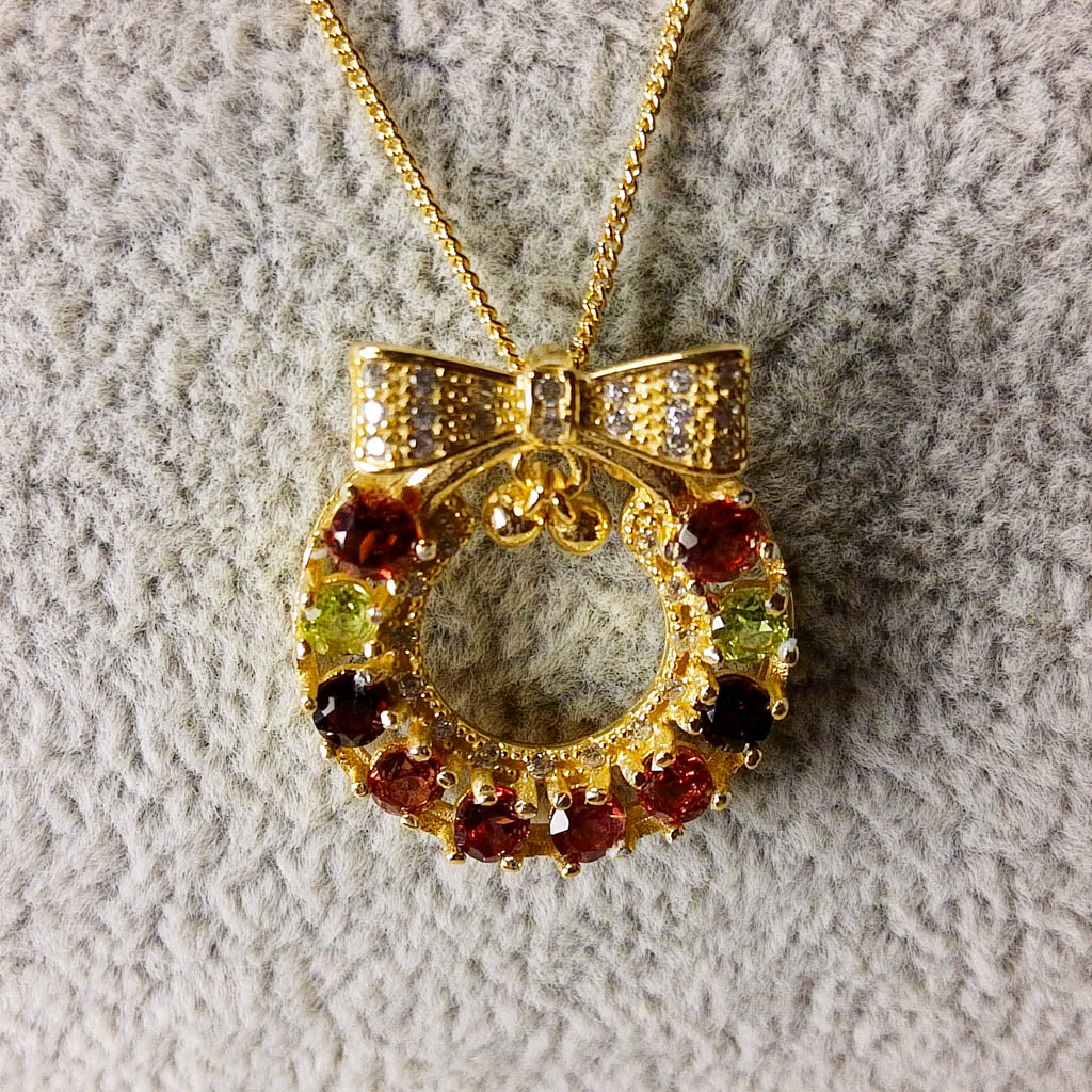 SV25N0011-01 きらめく実りのリースペンダント｜S925×ガーネット4種＆ペリドット×CZ