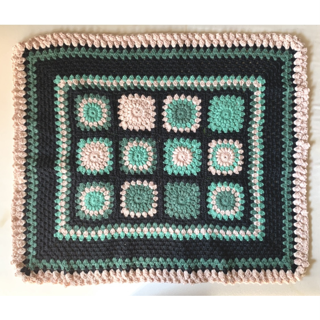 かぎ針編み　ミニブランケット　膝掛け　ブランケット　ウール100% 編み物