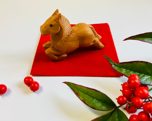 お正月飾り 干支 千里馬 小さなサイズ 2026 その他置物 木彫り nao