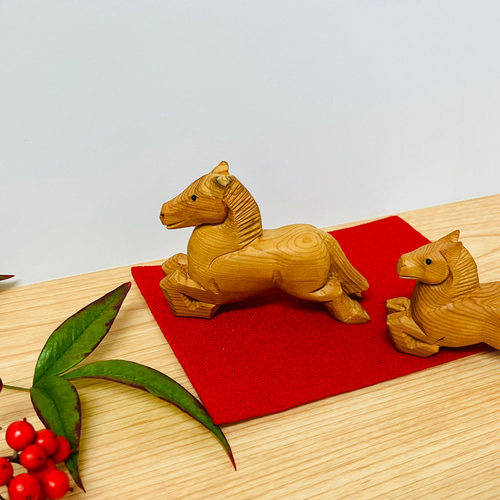 お正月飾り 干支 千里馬 小さなサイズ 2026 その他置物 木彫り nao