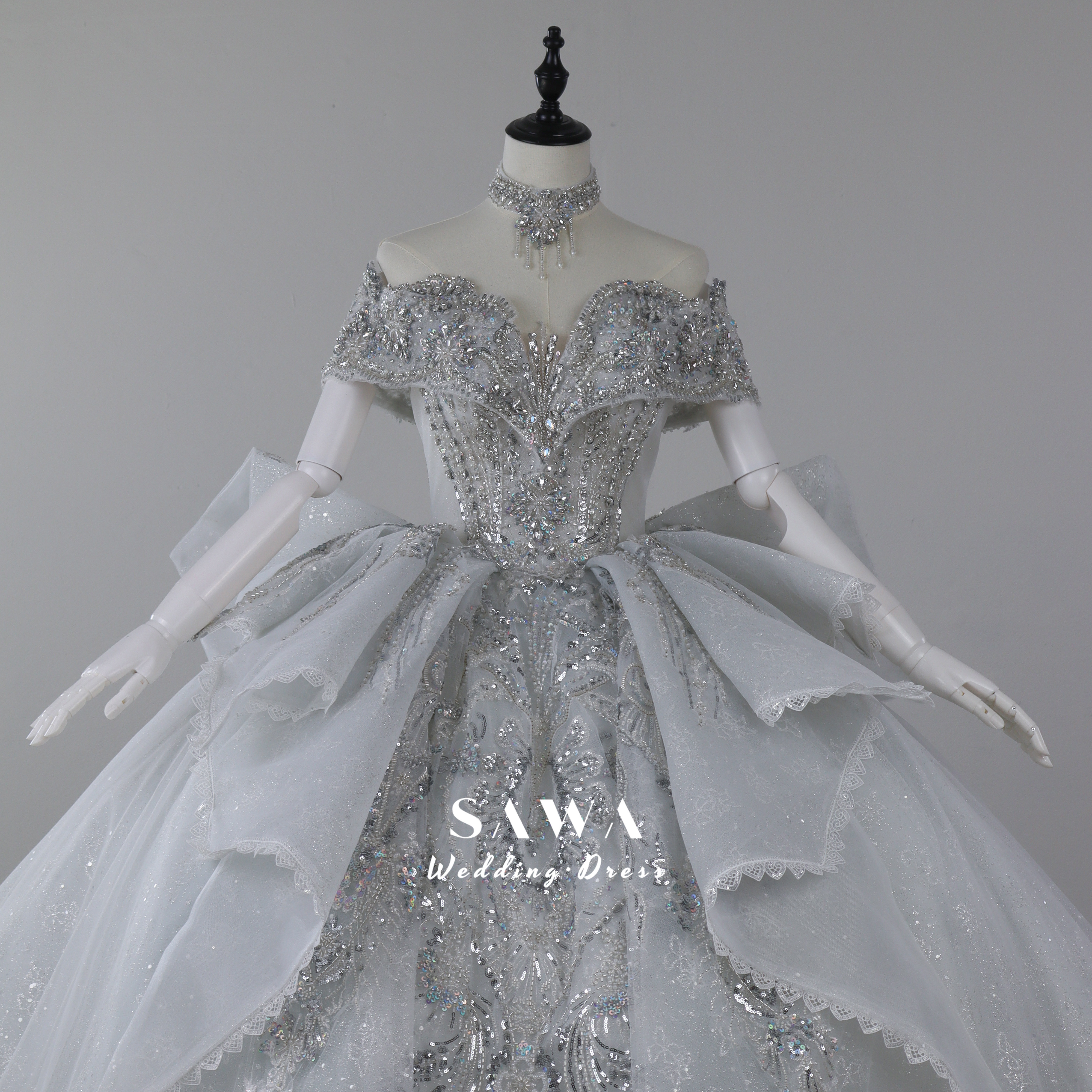 豪華なウェディングドレス　人気　ホワイト　キラキラグッリター　上品　プリンセス　ラッフル　ブラウダル　前撮りオフショルダ