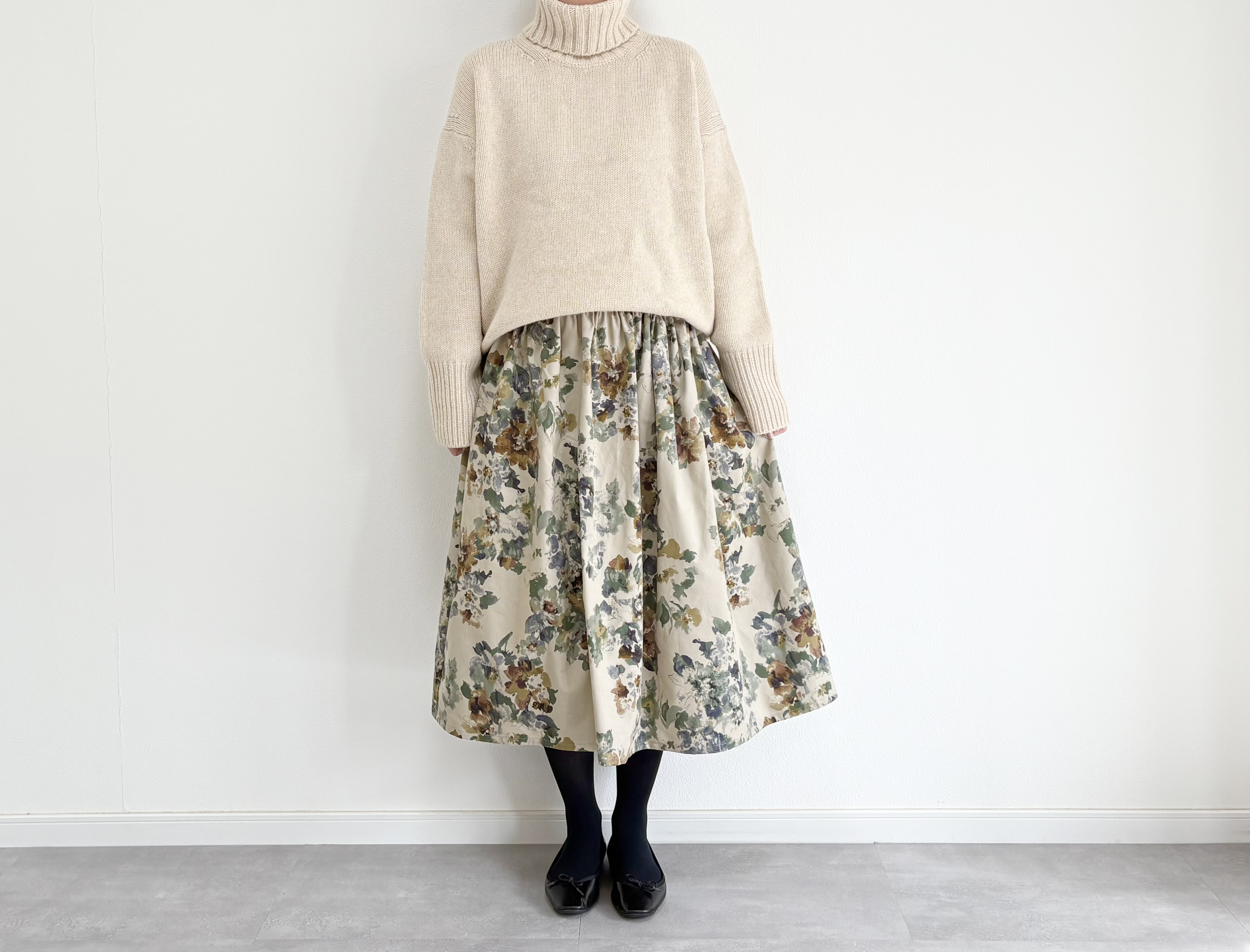 ♦︎新作♦︎春まで履ける✨アンティークフラワー　コーデュロイのギャザースカート　ベージュ