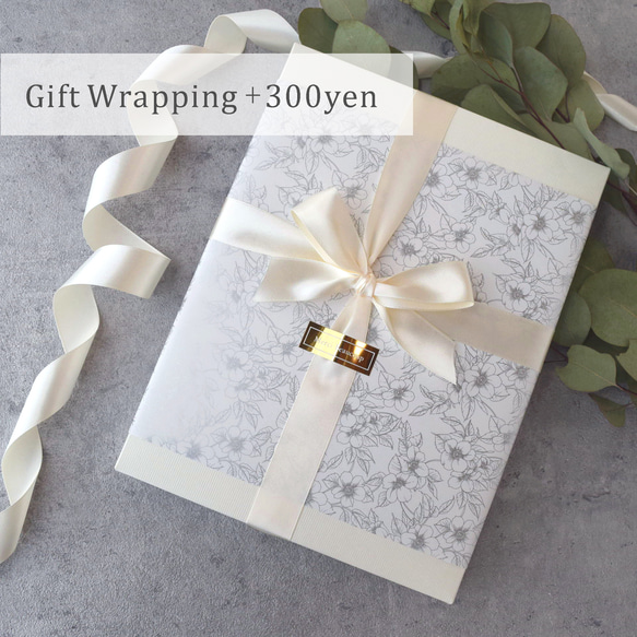 【Creema限定】二人の時を刻む、アニバーサリー刺繍枠時計 | 直径18㎝ | 掛け時計 |  結婚祝い ギフト 10枚目の画像