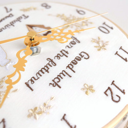 【Creema限定】二人の時を刻む、アニバーサリー刺繍枠時計 | 直径18㎝ | 掛け時計 |  結婚祝い ギフト 5枚目の画像