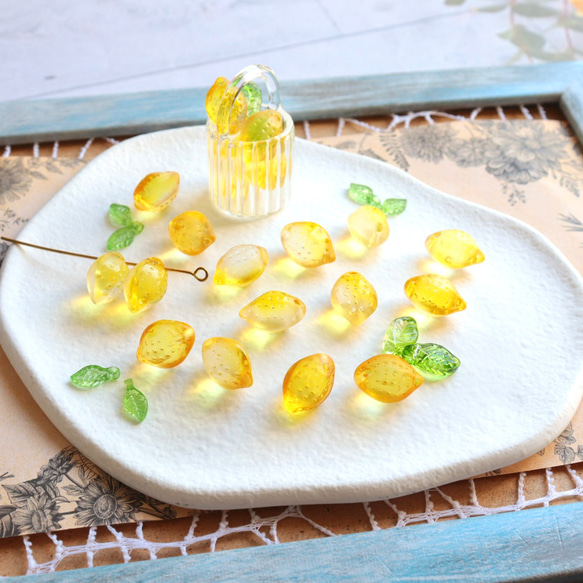 新色★爽やかレモンのガラスビーズ　チャーム　ハニーイエロー 7枚目の画像