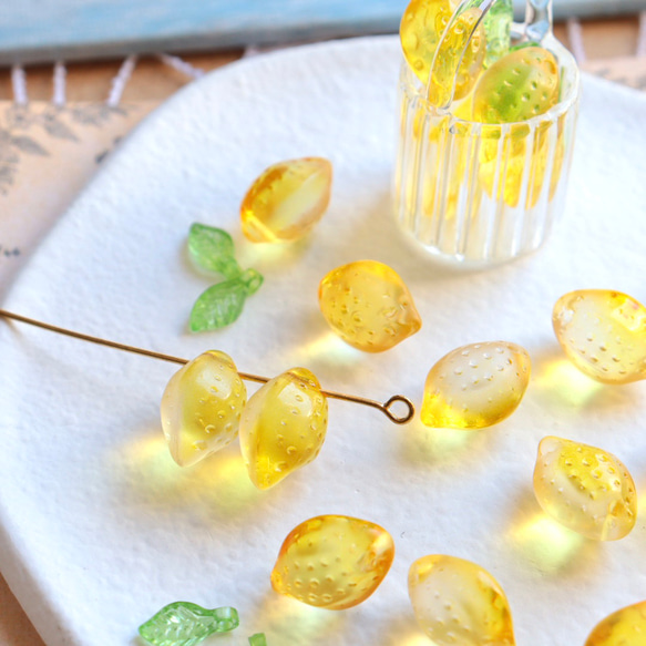 新色★爽やかレモンのガラスビーズ　チャーム　ハニーイエロー 16枚目の画像