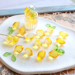 新色★爽やかレモンのガラスビーズ　チャーム　ハニーイエロー 5枚目の画像